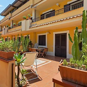 https://giardini-naxos-bright-apartments-with-balcony.sicilyhotelsitaly.net